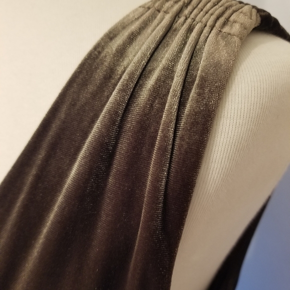 Velvet Deep V Dress - Picture 3 of 3